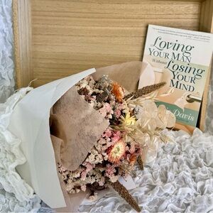 Loving Your Man Without Losing Your Mind by Susie Davis - Softcover